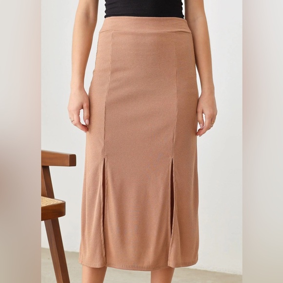 Gilli Mocha Ribbed Double Slit Midi Skirt - Picture 6 of 8
